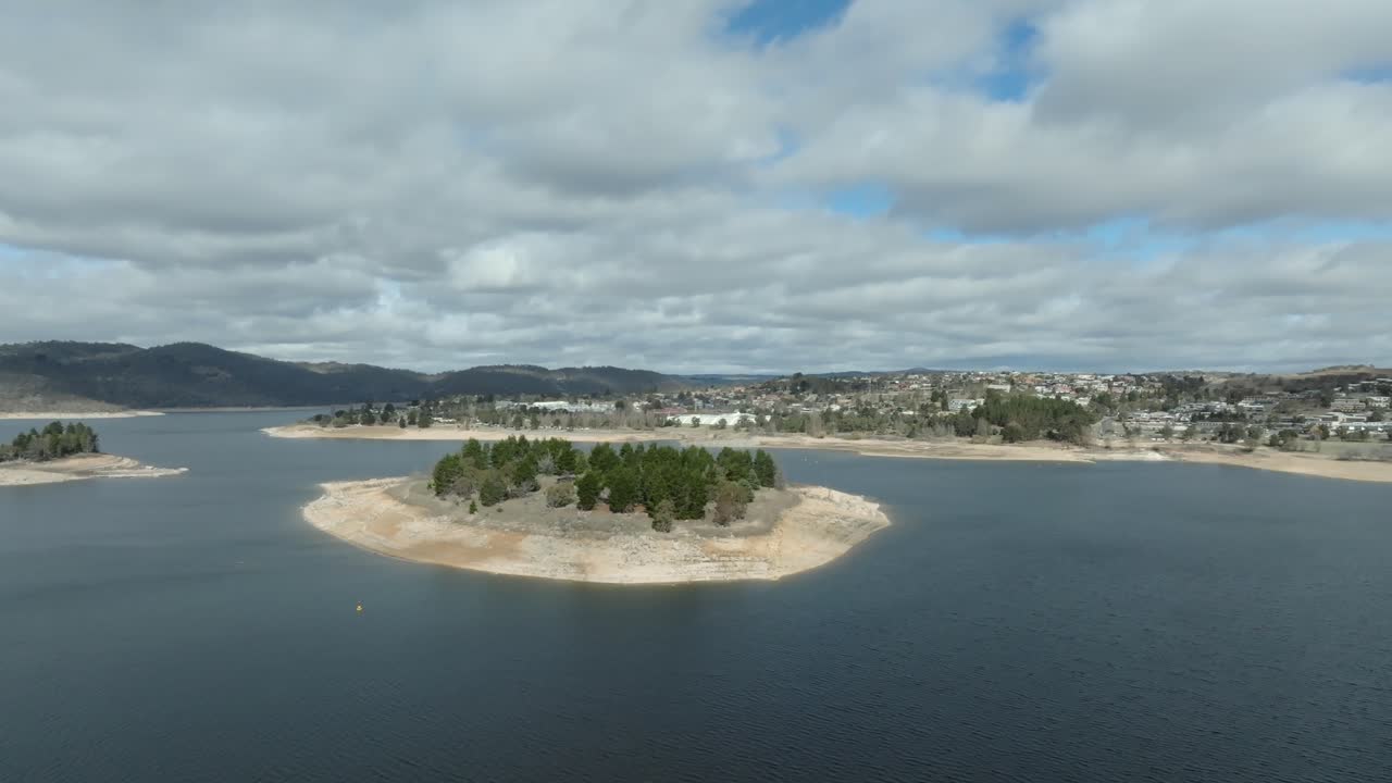 Drone shot slowly revealing more of Lake Jindabyne on a cloudy day, NSW Australia
