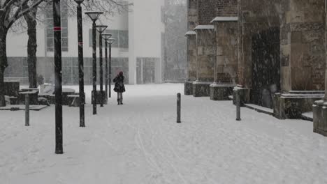 Wide-shot-of-snow-falling-gently-on-a-plaza-in-Ulm,-Germany