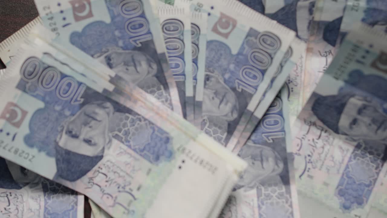 Uang kertas mata uang Pakistan pecahan 1000 rupee