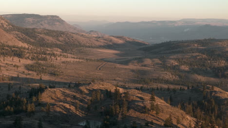 Paisaje-Onírico-Del-Lac-Du-Bois:-Vuelo-Con-Drones-Al-Amanecer