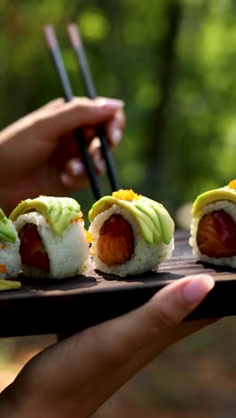 salmon avocado sushi rolls