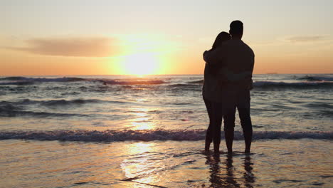 Beach-sunset-view,-silhouette-and-couple-hug