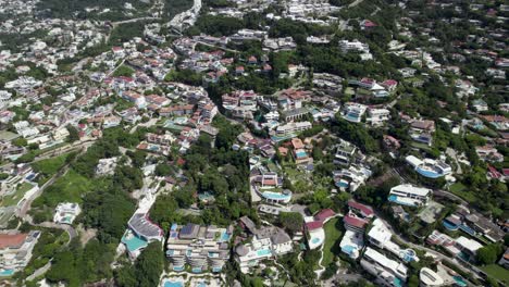 Ferienmietobjekte-Im-Tropischen-Acapulco,-Mexiko---Antenne