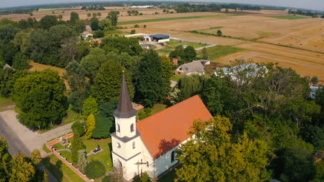 zdjęcie lotnicze kościoła św