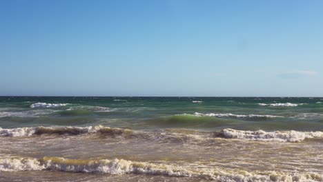 Olas-Del-Mar-Mediterraneo-En-Camara-Lenta