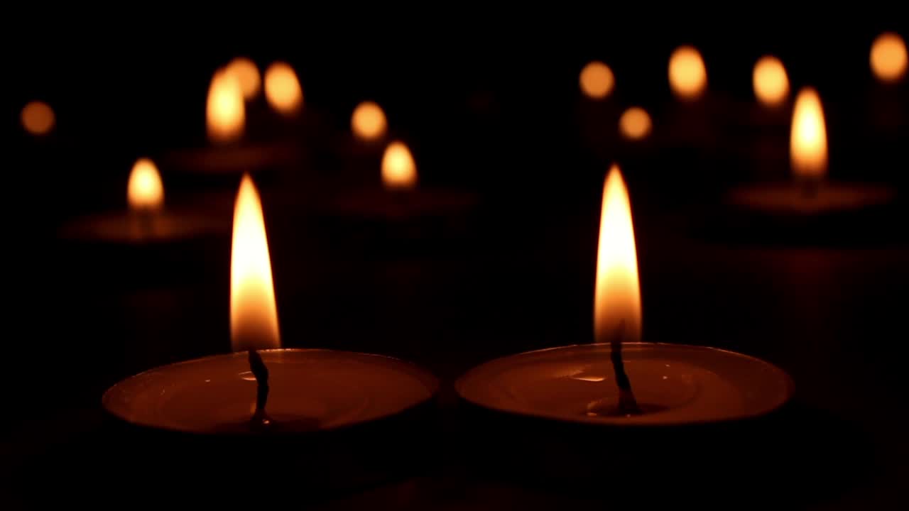 Candele Accese di Notte 2