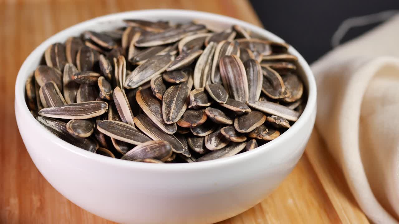 테이블 위에 그 ⁇ 에  ⁇ 꽃 씨 ⁇  ,