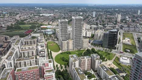 East-Village-Apartments-En-Stratford,-East-London,-Reino-Unido,-Aumento-De-Imágenes-De-Drones-4k