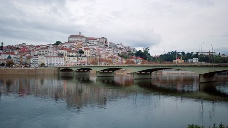 Coimbra-Vista-Del-Casco-Antiguo-Y-El-Puente