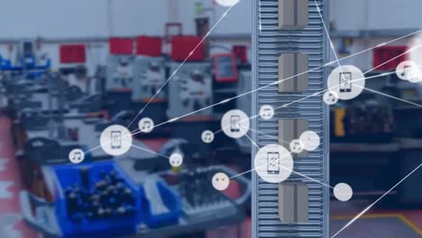 red de iconos digitales y cajas de entrega en cinta transportadora contra la fábrica