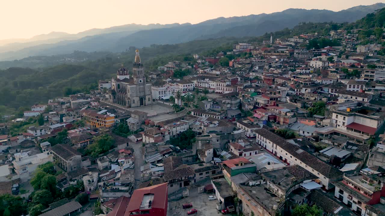 Architectural Gems Aloft: Cuetzalan's Church in Stunning Drone Footage