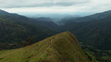 Luftaufnahme:-Drohne-Sri-Lanka-Little-Adams-Peak