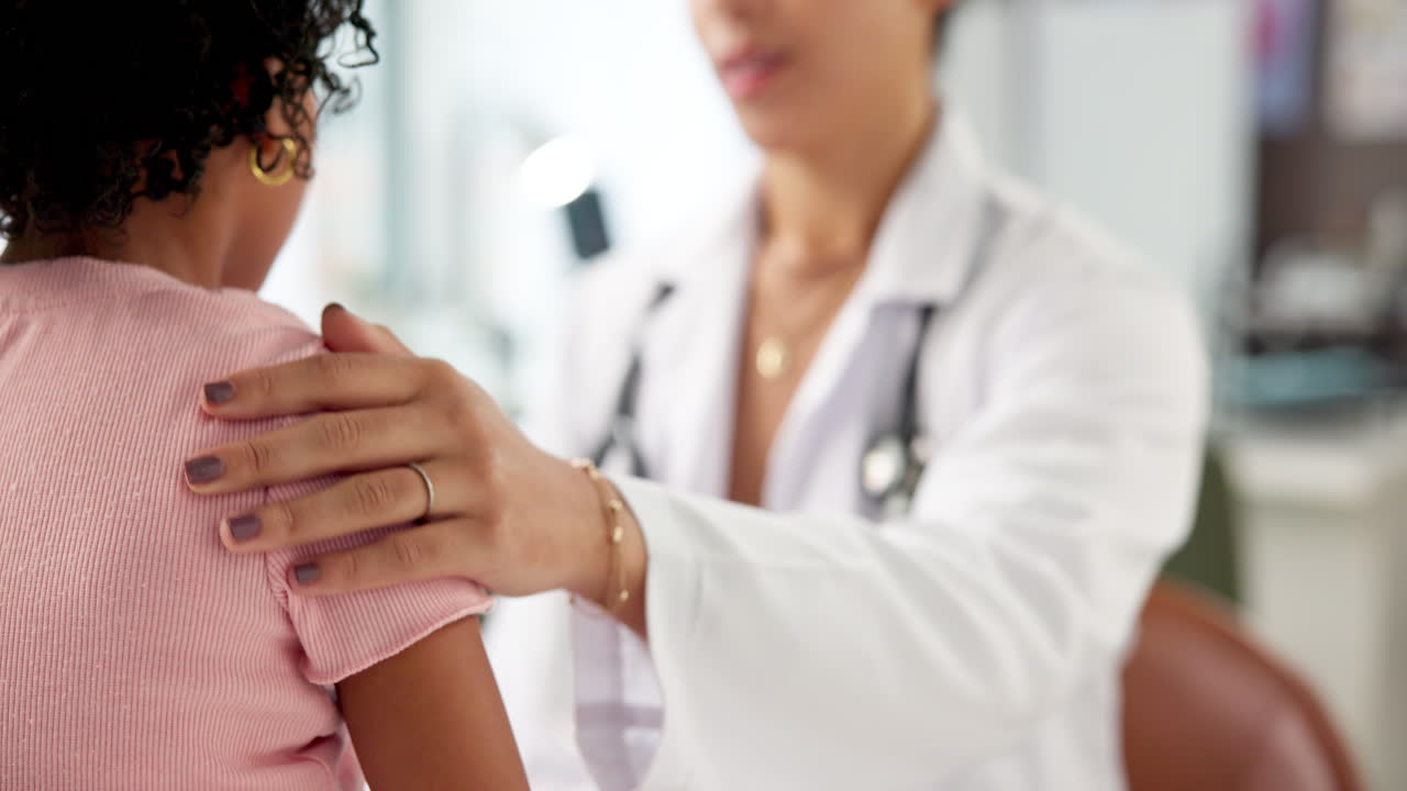 Doctor consulting with a child