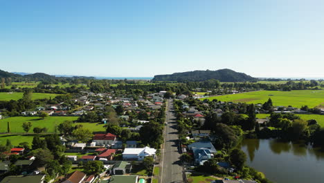 Luftaufnahme-über-Takaka,-Einer-Kleinen-Stadt-In-Der-Nähe-Von-Golden-Bay,-Auf-Der-Südinsel-Neuseelands