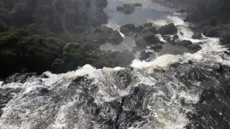 Espectacular-Parque-Nacional-De-Las-Cataratas-Del-Iguazú-En-El-Brasileño-argentino