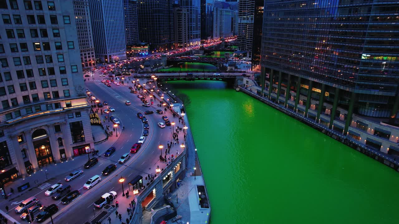 시카고에서 성 패트릭의 날에 서사시 녹색 강