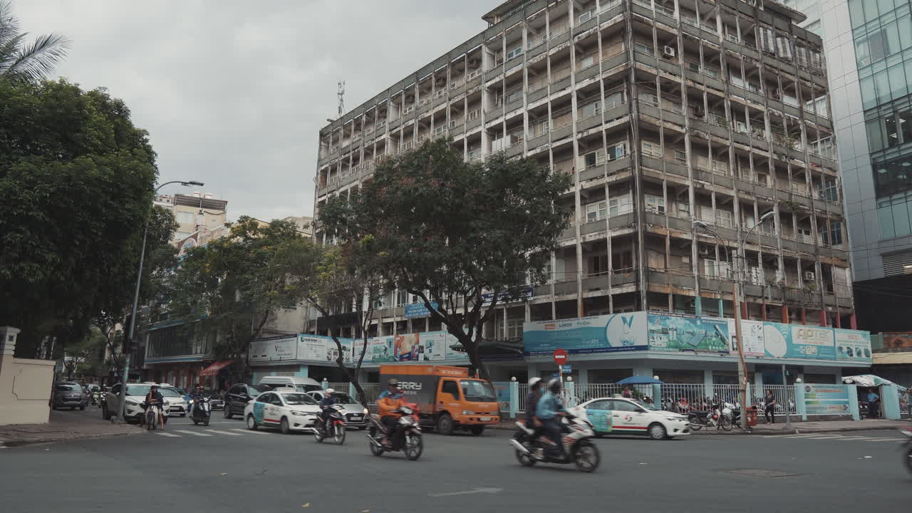 escena de la calle de la ciudad ocupada en vietnam