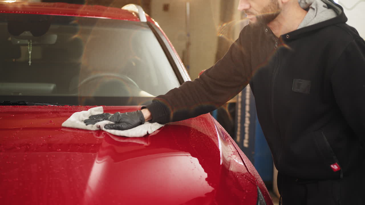 차고에서 자동차 세부 사항