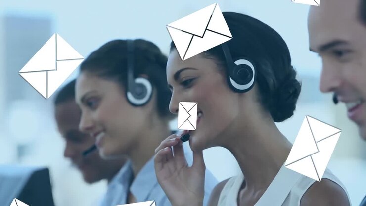 Call centre agents receiving mail