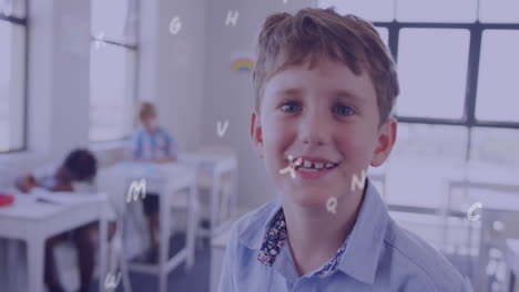 animación de cartas sobre un escolar caucásico sonriente en el aula