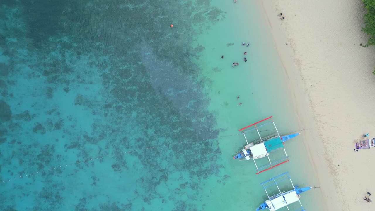 색 모래 해변, 푸른 물, 푸른 정글, 엘 니도, 필리핀