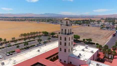 Aerial-Of-Spanish-Themed-Rest-Stop-At-Santa-Nella-Along-Highway-5-Through-Central-California