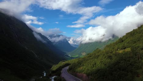 Imágenes-Aéreas-Hermosa-Naturaleza-Noruega.