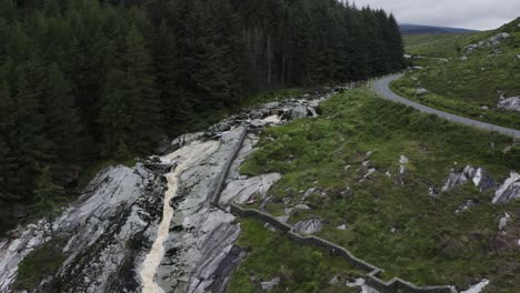 Glenmacnass-Wasserfall-In-Den-Wicklow-Mountains,-Irland