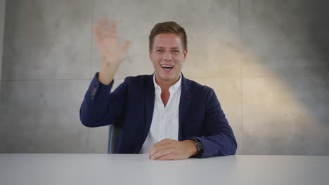 hombre de negocios en una videoconferencia