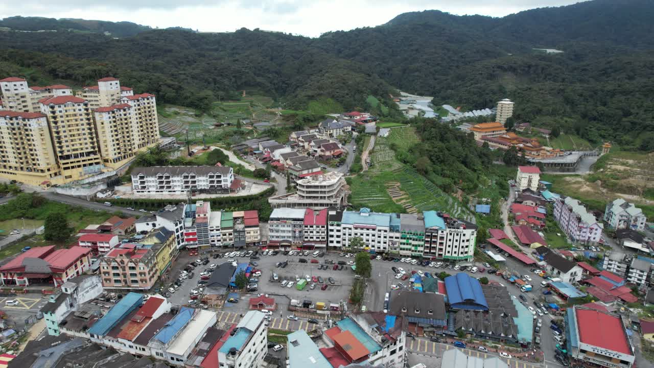 vista general del paisaje del distrito de brinchang dentro del área de cameron highlands de malasia