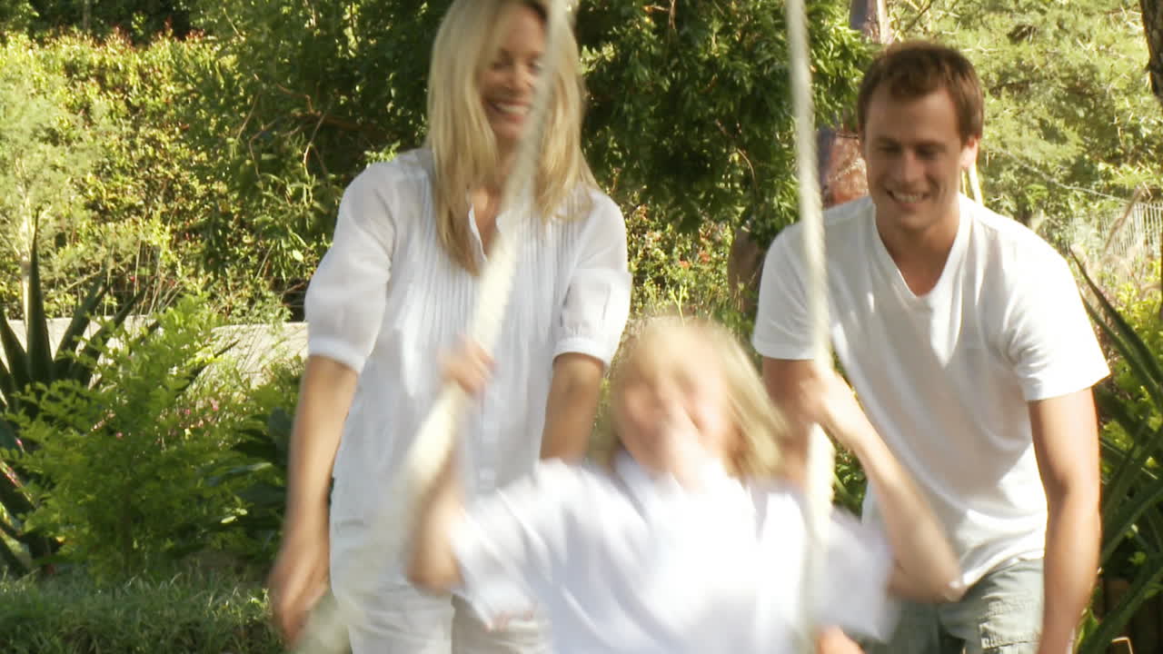 부모 는 아들 을 스 에 태우는 데 도움 을 준다