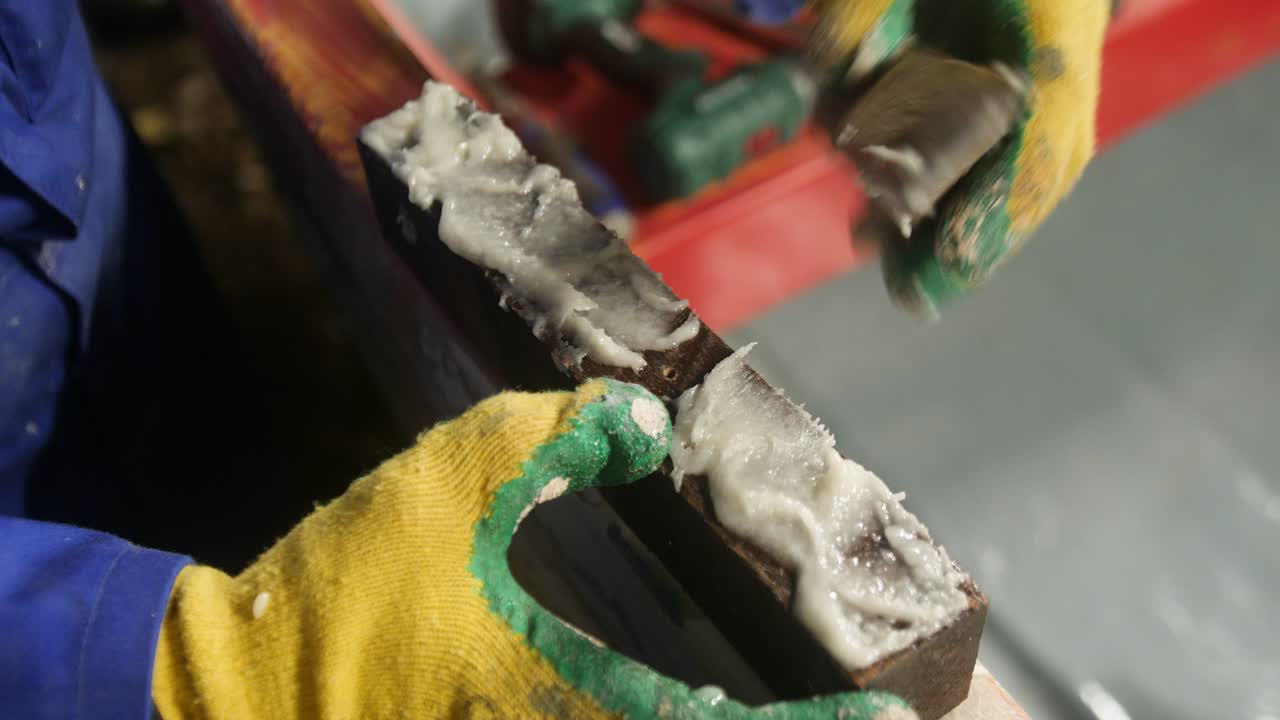 Applying thickened epoxy to wood for boat oarlock