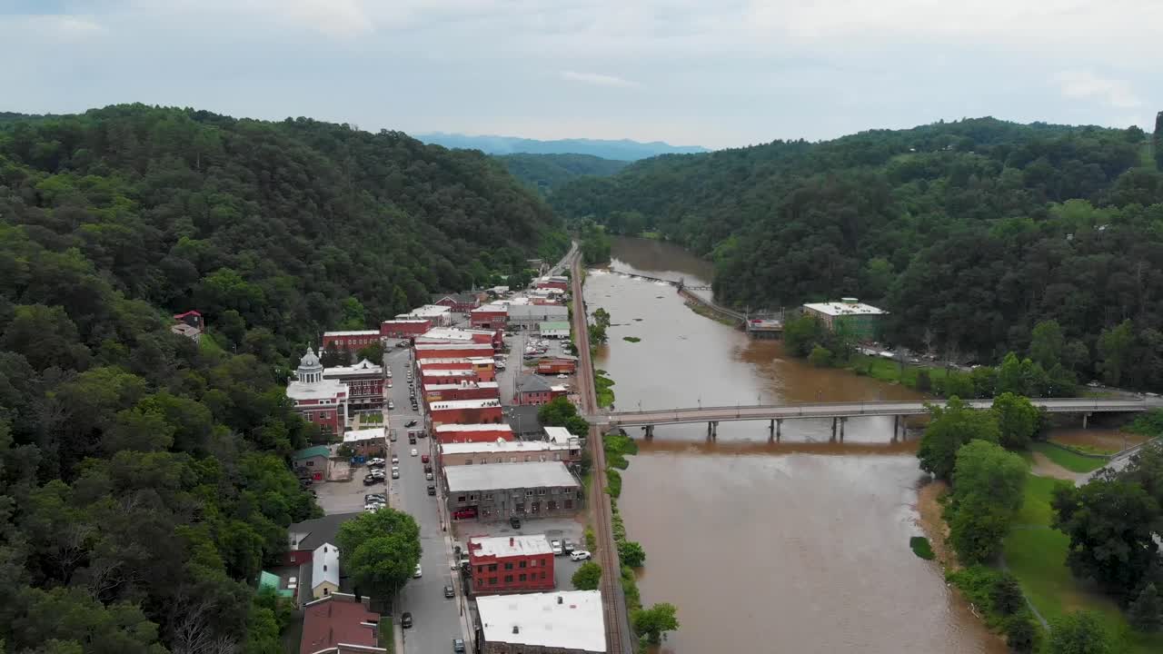 4K Aerial Drone Video of the French Broad River as it Flows Under the Baileys Branch Bridge in Historic Marshall, NC (2021)
