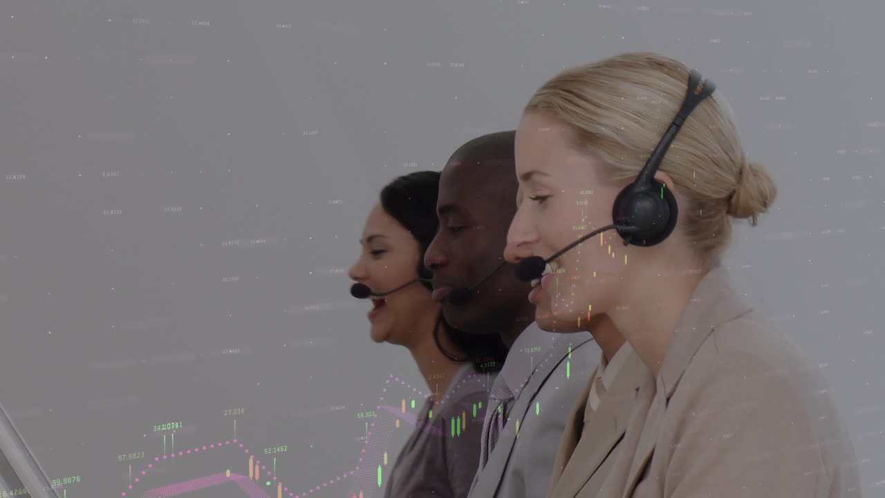 전화 헤드 ⁇ 을 사용하는 비즈니스 사람들에 대한 데이터 처리 애니메이션