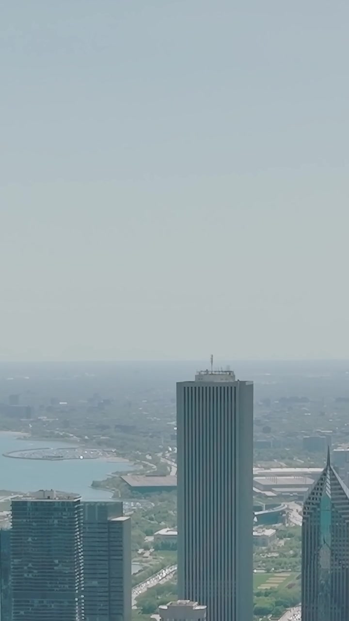 Vista aérea deslumbrante do horizonte de Chicago e do Lago Michigan