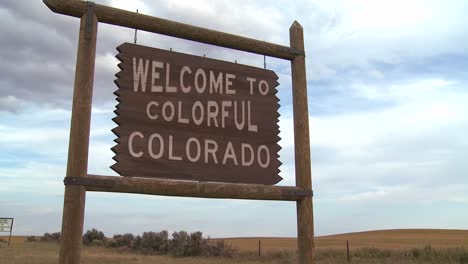 a roadside sign welcomes visitors to colorado