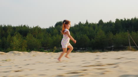 Happy-Cheerful-Girl-Runs-On-Sand-In-A-Forest-Happy-Childhood-Prores-Hq-422-10-Bit-Video
