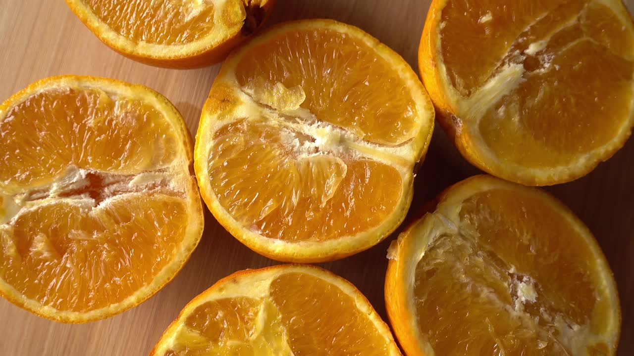 textura de frutas de naranja en rodajas en fondo giratorio