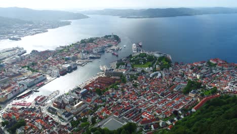 Bergen-Ist-Eine-Stadt-Und-Gemeinde-Im-Hordaland-An-Der-Westküste-Norwegens.-Bergen-Ist-Die-Zweitgrößte-Stadt-Norwegens.