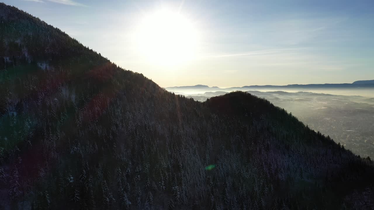 프랑스 알프스 마을 안시의 아름다운 겨울 오후