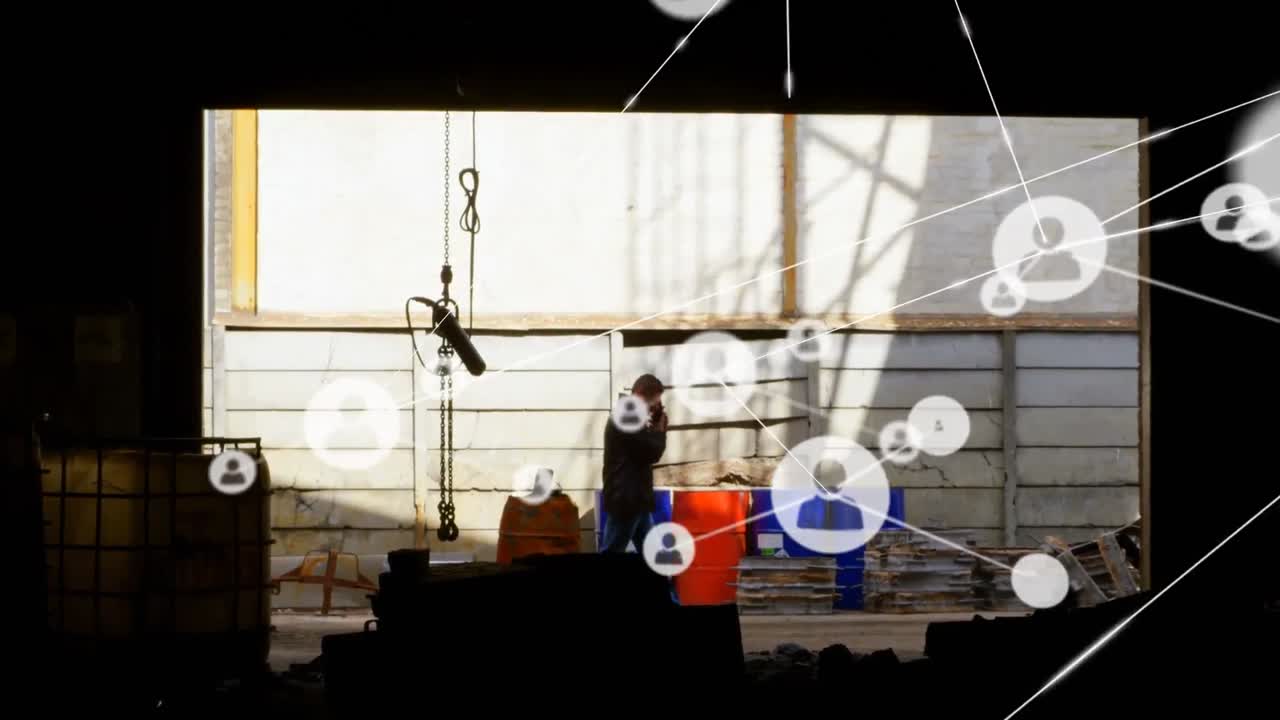 스마트 폰을 사용하는 코카시안 남자에 대한 아이콘과의 연결 네트워크의 애니메이션