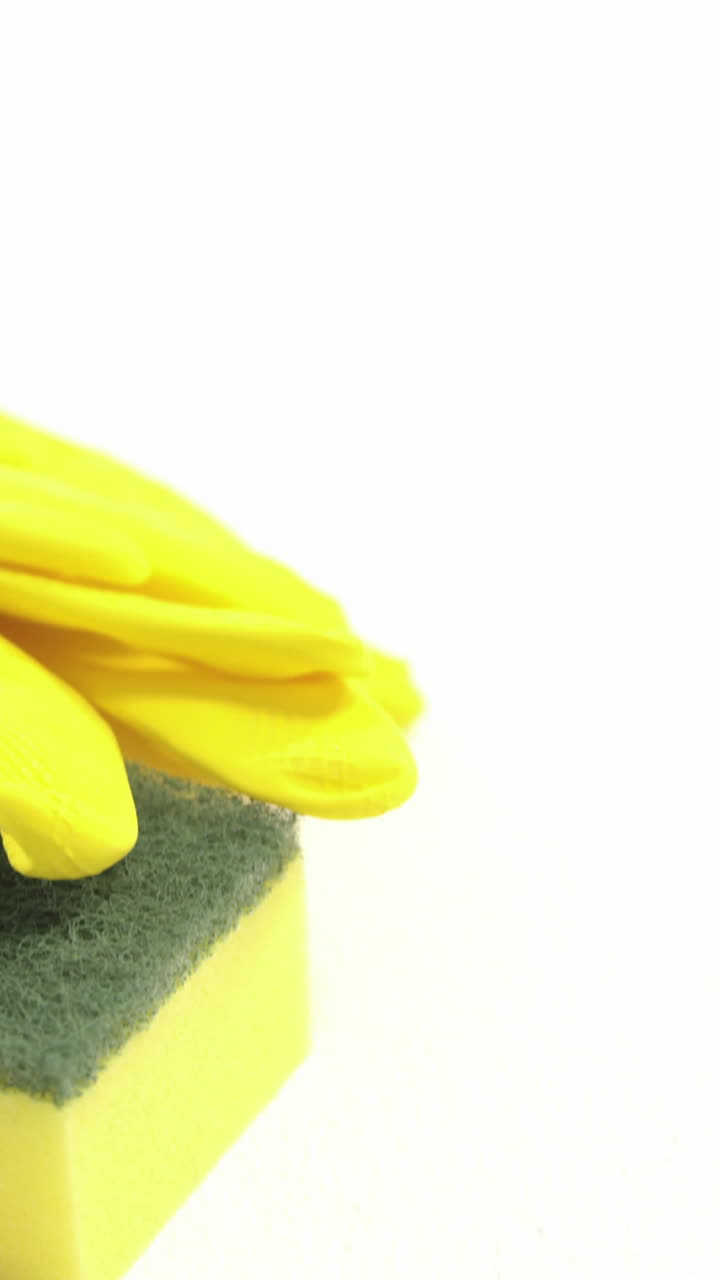 청소 스폰지와 장갑