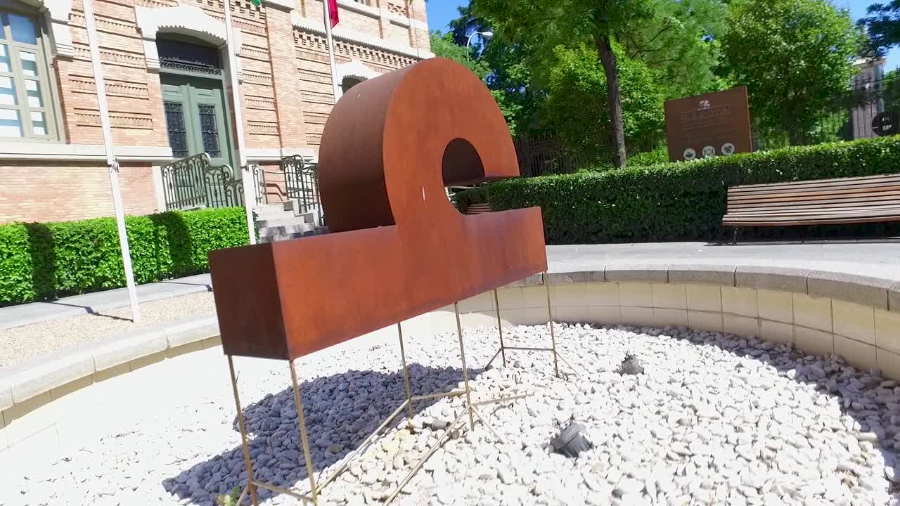 Casa Arabe of Madrid, Cultural center in an 1880s Mud&eacute;jar-style building, with exhibits on the Arab and Muslim world