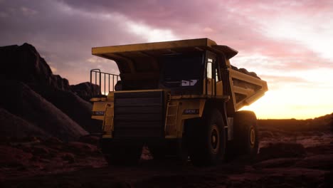camión de descarga amarillo, camión de minería en el sitio de minería