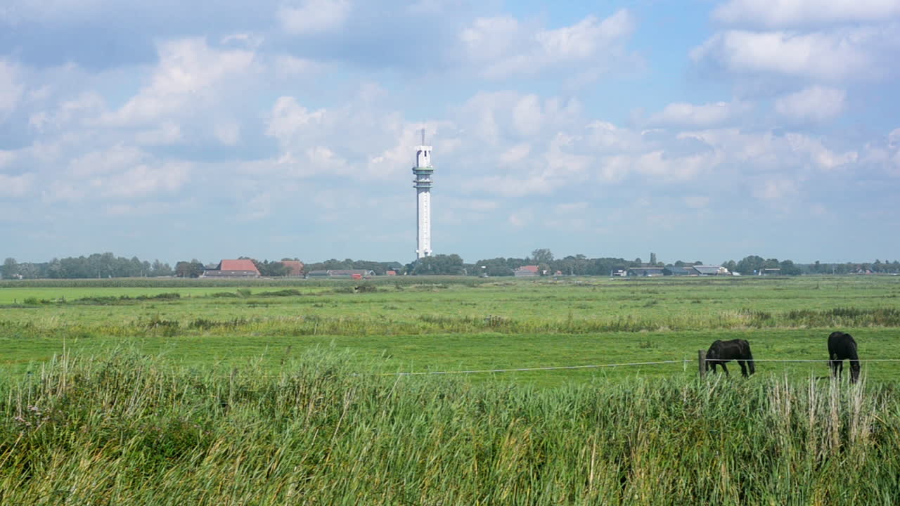 시골 풍경 에 있는 통신 타워, 추적  ⁇