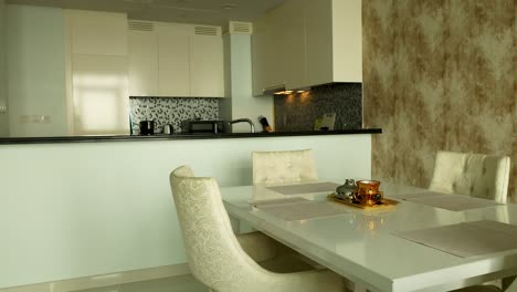espacio de vivienda contemporáneo con cocina y comedor