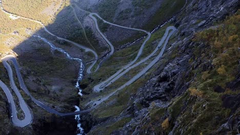 vista aérea cerca de la carretera de montaña trollstigen desde el aire, noruega, escandinavia, europa