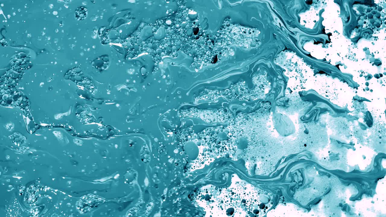 tinta de acuarela azul claro en agua con aceite. fondo de la tendencia futurista.