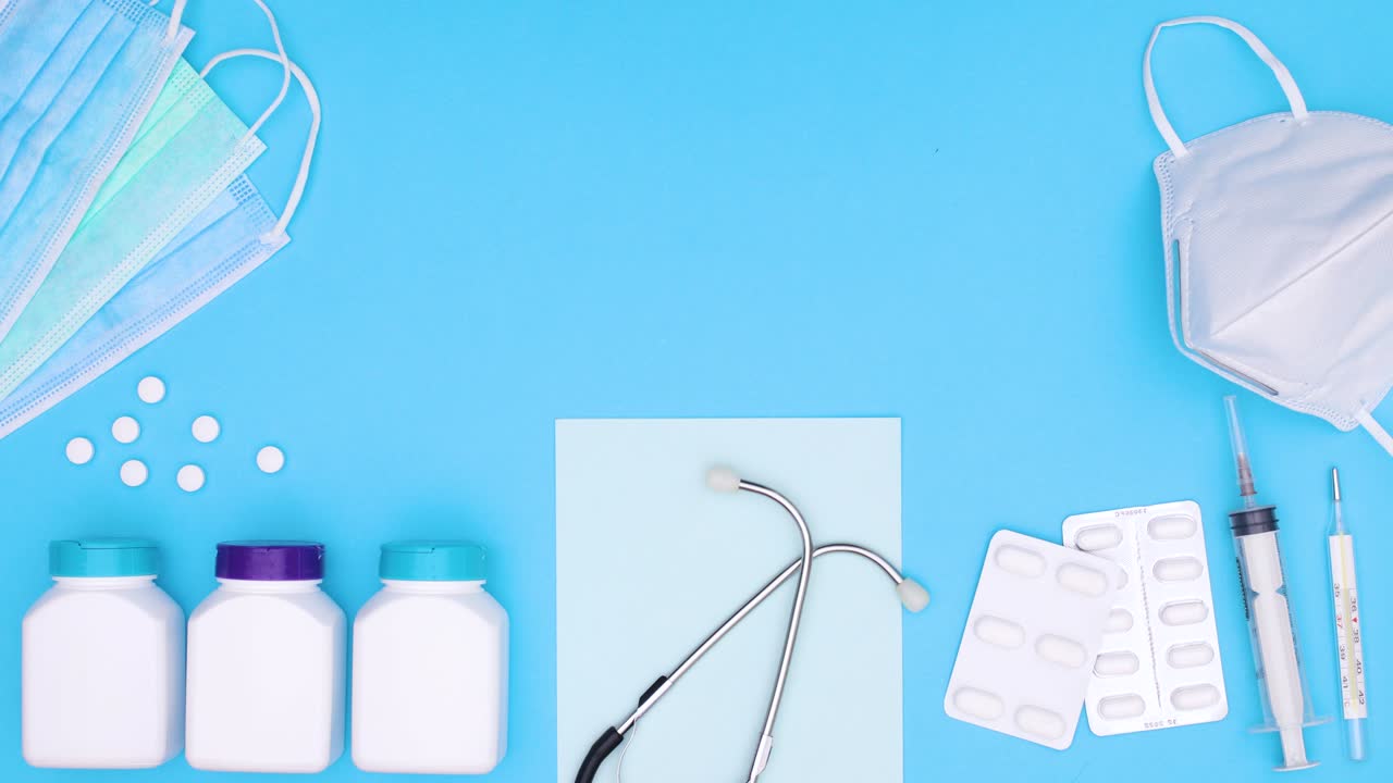 코로나19 예방 스 모션 애니메이션: 의료 도구가 파란색 테마에 나타납니다.