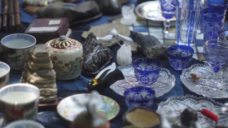 Mercatino delle pulci di Kyoto, Giappone, da visitare per l'acquisto di oggetti antichi, vintage e usati - Primo piano